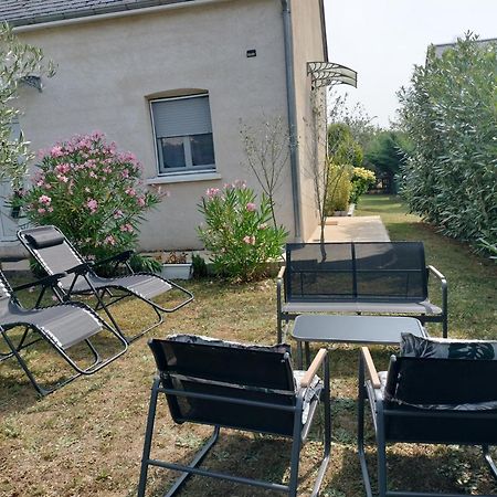 Un Studio Avec Une Entree Independante Thilouze Exterior foto