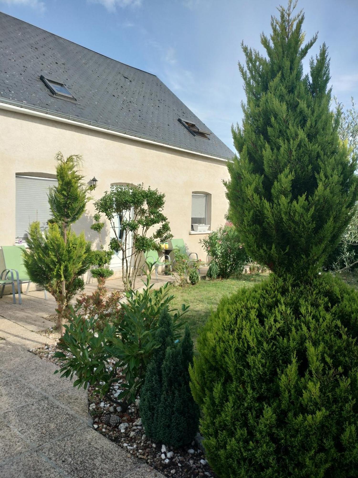 Un Studio Avec Une Entree Independante Thilouze Exterior foto